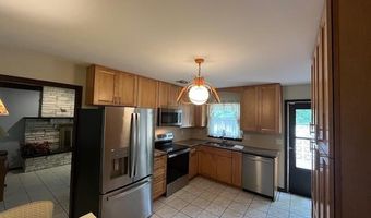 77 Nautilus St, Beachwood, NJ 08722