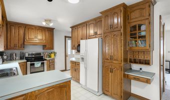 521 E HARDING Dr, Appleton, WI 54915