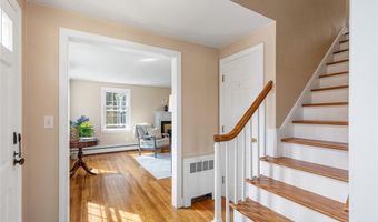 21 Old Chimney Rd, Barrington, RI 02806