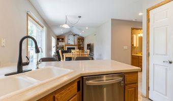 2932 SW Meadow Ridge Dr, Ankeny, IA 50023
