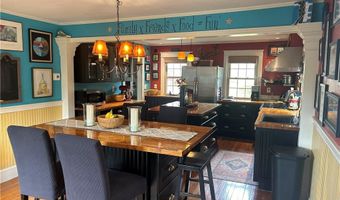 7 Boulevard E, Middletown, RI 02842