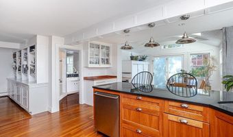 3 Vicksburg Pl, Newport, RI 02840