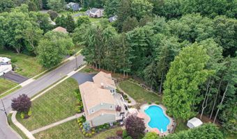 44 Devonshire Ct, Middletown, NJ 07748