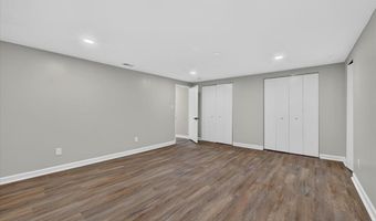 863 Woods Mill Rd, Ballwin, MO 63011