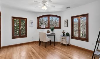 160 Pelican Rd, Middletown, NJ 07748
