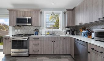 26 Leawood Dr, Cranston, RI 02920
