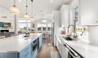 18 Mea Ln, Beach Haven, NJ 08008