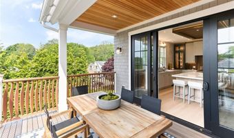 35 Coggeshall Ave, Newport, RI 02840