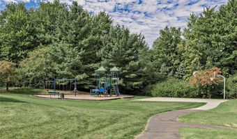 225 Linwood Ln, Aurora, OH 44202