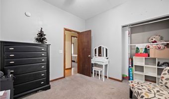 823 Willow Hollow Ct, Amherst, OH 44001