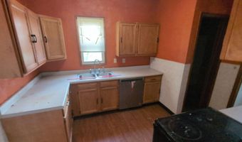 421 S 8th St, Albia, IA 52531
