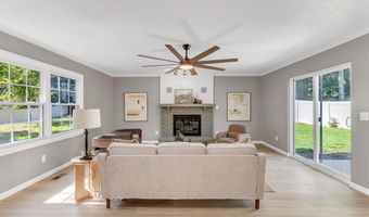 216 Hillsdale Dr, Ballwin, MO 63011