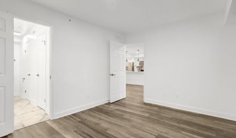 3307 WYNDHAM Cir 2157, Alexandria, VA 22302
