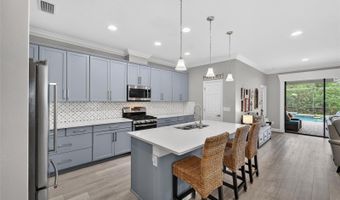 7020 OLD BENTON Dr, Apollo Beach, FL 33572