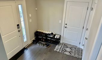 61 Brentwood Cir 66, Danbury, CT 06810