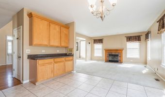 7 Lake Plumleigh Ct, Algonquin, IL 60102