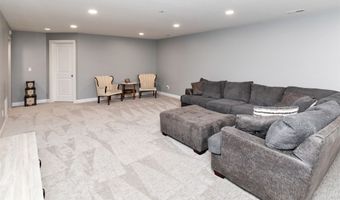 916 35th St SW, Altoona, IA 50009