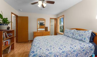 108 N Maple Ave, Brandon, SD 57005