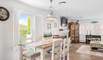 35 Willow Ave, Narragansett, RI 02882