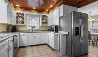 319 Old Causeway Rd, Atlantic Beach, NC 28512