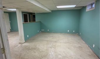 749 Regina Dr, Vermilion, OH 44089