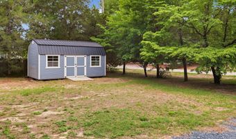 1302 Crest Dr, Aberdeen, NC 28315