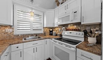 222 7TH St, Beach Haven, NJ 08008