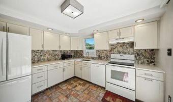 30 Lakeshore Dr, Alloway, NJ 07422