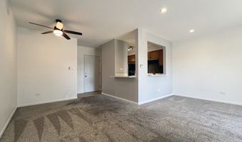 2415 N KENNICOTT Dr N 2D, Arlington Heights, IL 60004