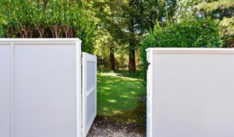 2318 Lakeview Dr, Santa Rosa, CA 95405