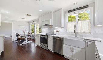 17 Wolfpits Rd, Bethel, CT 06801
