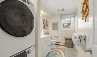 45 Crescent Rd, Middletown, RI 02842