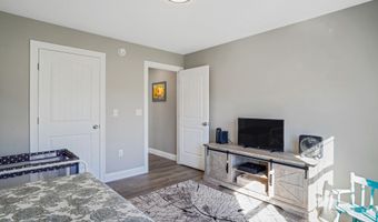 40 Knoll Crest Dr, Bangor, ME 04401