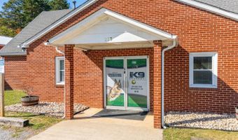 273 Riverbend Rd, Altavista, VA 24517
