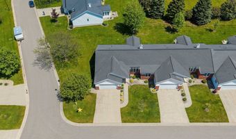 923 W WINDTREE Dr, Appleton, WI 54914