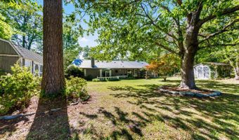 519 Country Club Dr W, Arapahoe, NC 28510