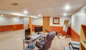 2421 Woodcrest Dr, Alton, IL 62002