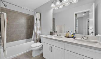3062 N Spurway Dr, Ann Arbor, MI 48105