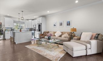 5 W Cross Trl 5, Danbury, CT 06810