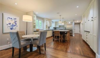 215 Adirondack Dr, East Greenwich, RI 02818