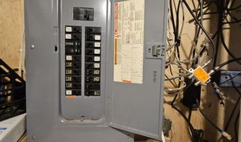 105 N Division St, Anamosa, IA 52205