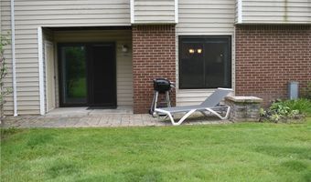 10 Southcreek Ct B, Amherst, NY 14051