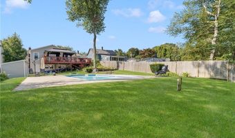 5 Versailles St, Cranston, RI 02920