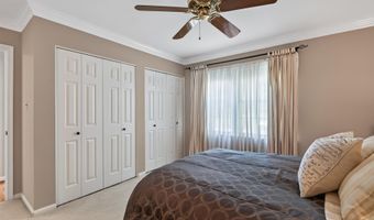 8024 GARLOT Dr, Annandale, VA 22003