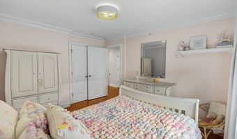 47 White Oak Ln, Aberdeen, NJ 07747