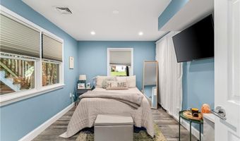 4 James St, Middletown, RI 02842