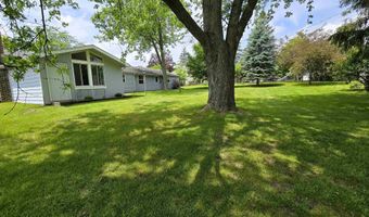 1003 Crestview Dr, Angola, IN 46703