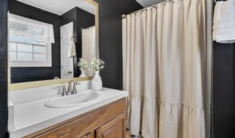 906 Canterbury Ln 906, Colchester, CT 06415