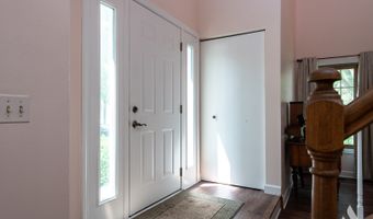 2452 E Hunter Dr, Arlington Heights, IL 60004