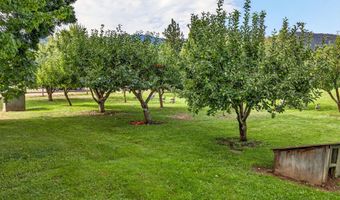 855 Reiten Dr, Ashland, OR 97520